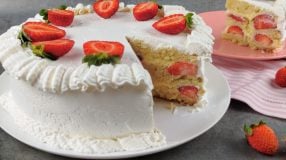 Bolo de aniversário confeitado