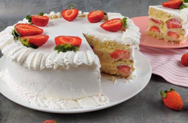 Bolo de aniversário confeitado