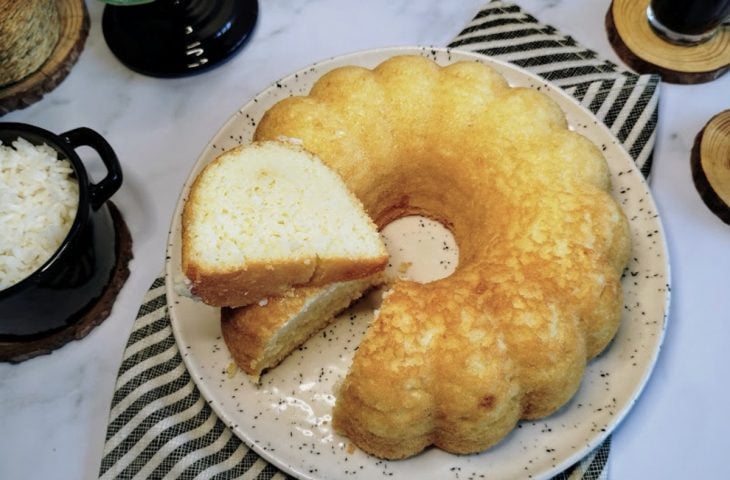 Bolo de arroz cozido