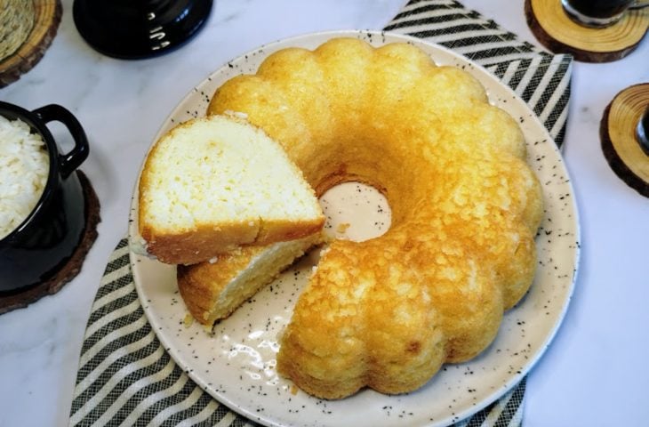 Bolo de arroz cozido