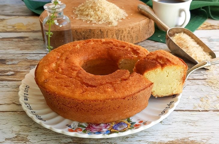 Bolo de arroz cozido com queijo