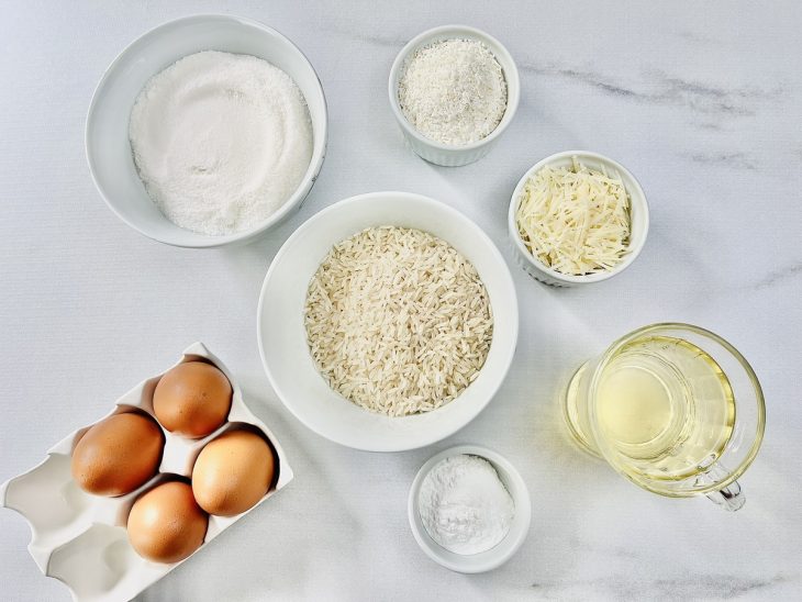 Ingredientes separados sobre a bancada.