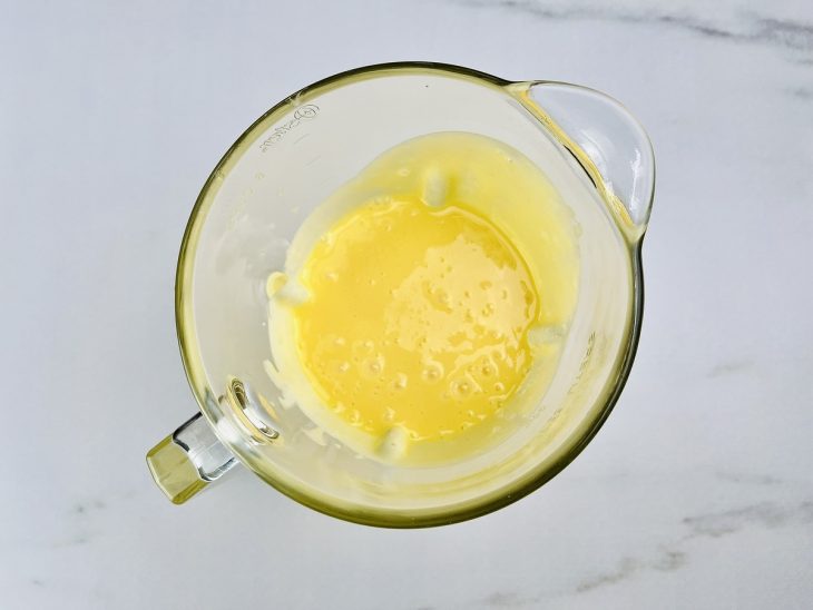 Ingredientes batendo no liquidificador.