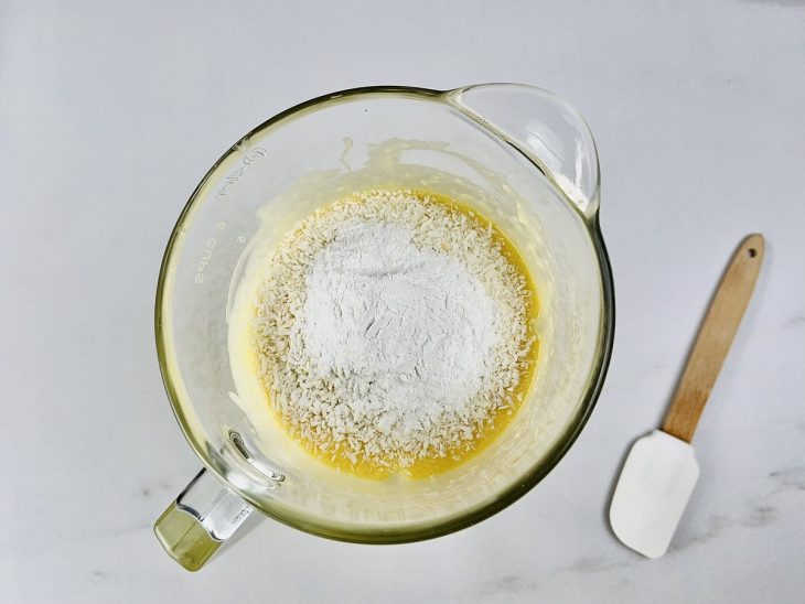 Fermento adicionado à massa.