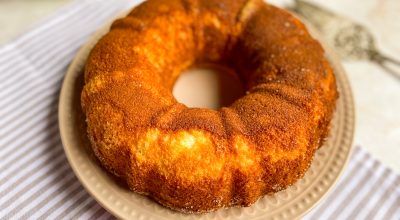 Bolo de arroz cru com iogurte natural