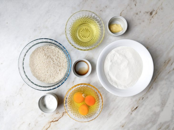 Ingredientes separados sobre a bancada.