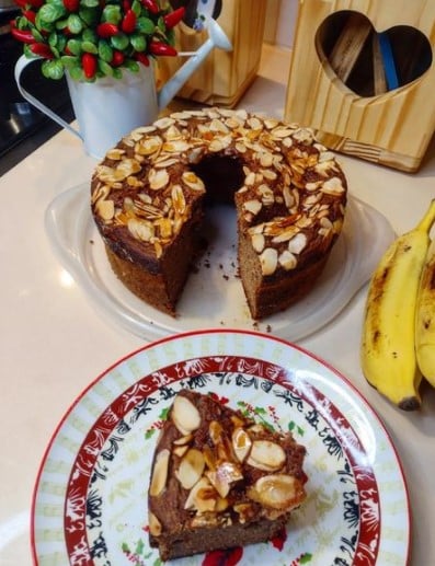 Bolo de banana com amêndoas