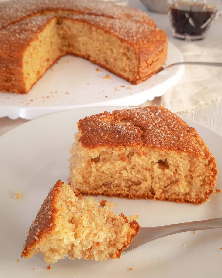 Bolo de banana com amendoim