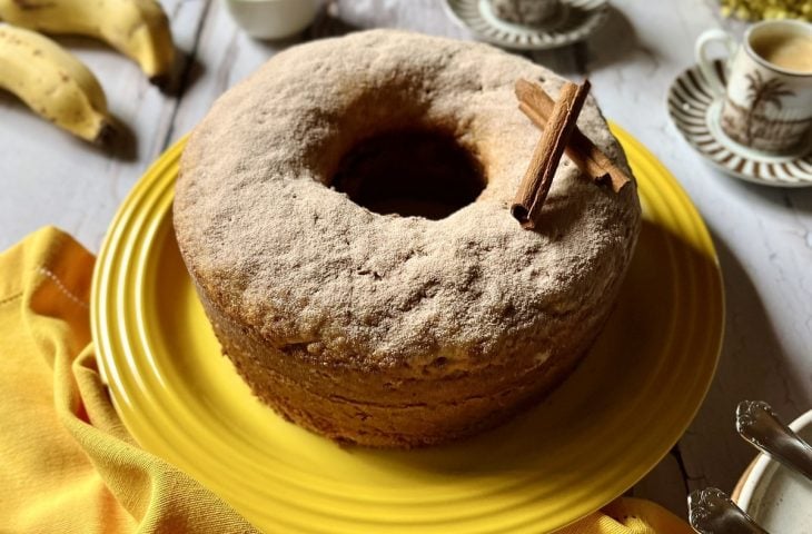 Bolo de banana com canela