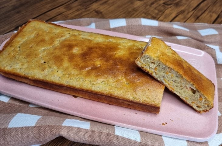 Bolo de banana com cenoura sem glúten