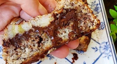 Bolo de banana com coco e chocolate sem açúcar