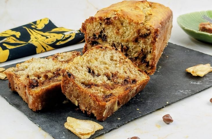 Bolo de banana com gotas de chocolate
