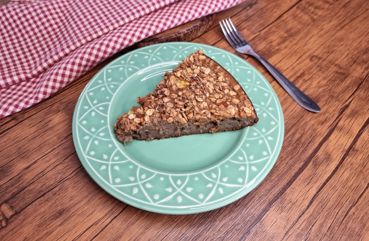 Bolo de banana com granola