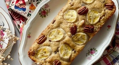 Bolo de banana com nozes e chocolate