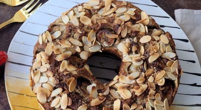 Bolo de banana com oleaginosas
