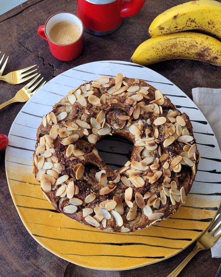 Bolo de banana com oleaginosas