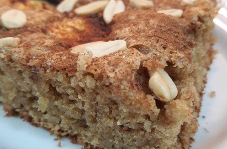 Bolo de banana com pasta de amendoim