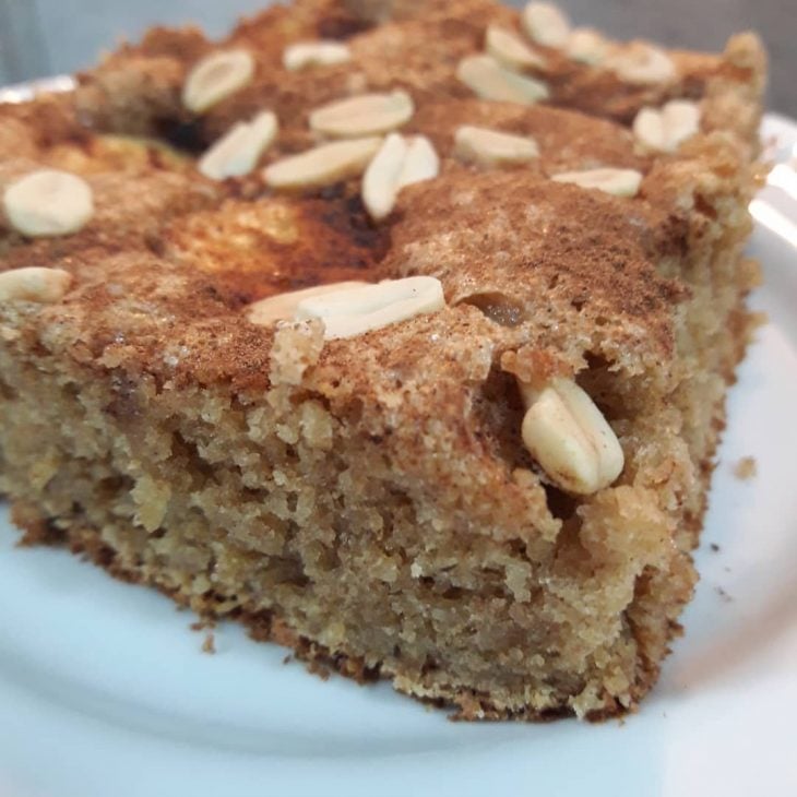 Bolo de banana com pasta de amendoim