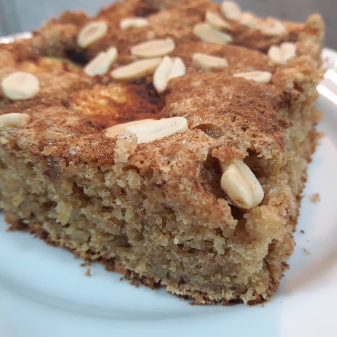 Bolo de banana com pasta de amendoim