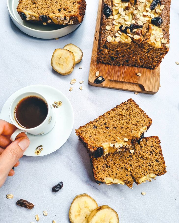 Bolo de banana com tahine