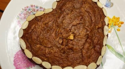 Bolo de banana com tâmaras