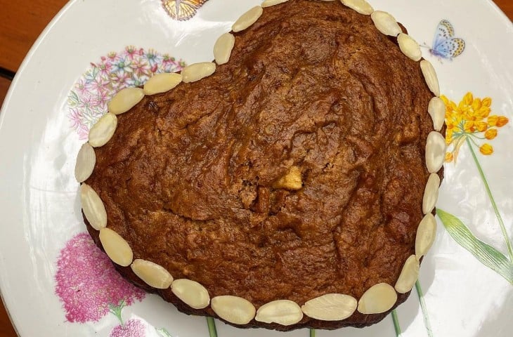Bolo de banana com tâmaras
