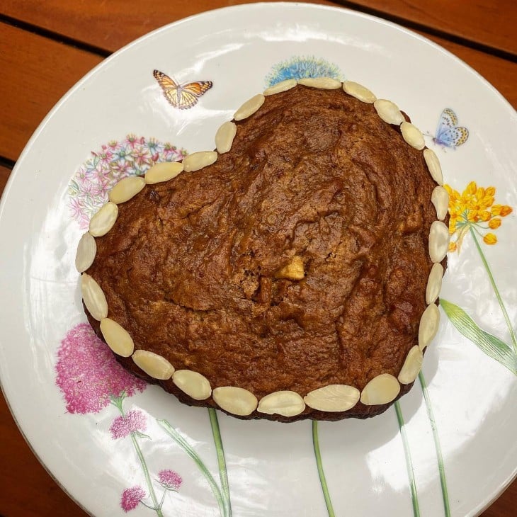 Bolo de banana com tâmaras