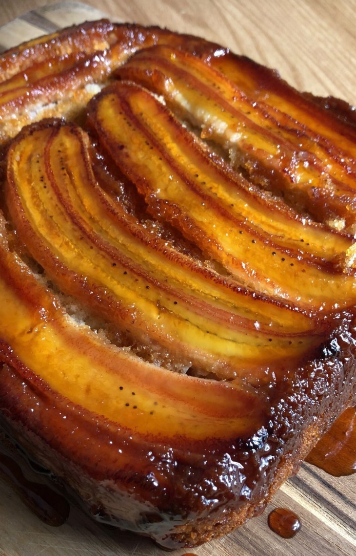 Bolo de banana de liquidificador caramelizado