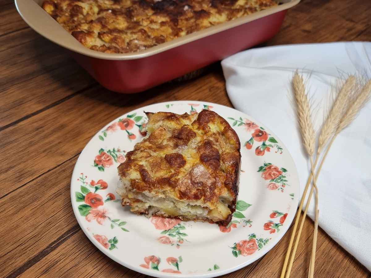 Bolo de banana e maçã com canela