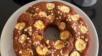 Bolo de banana sem lactose e açúcar