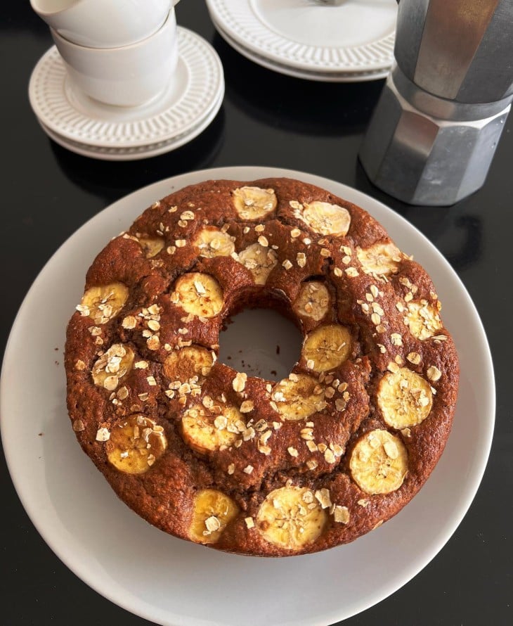 Bolo de banana sem lactose e açúcar