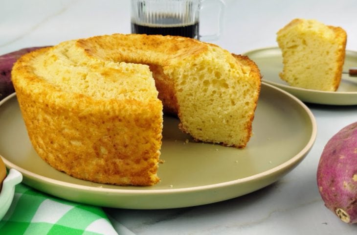 Bolo de batata-doce crua