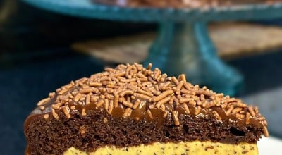 Bolo de brigadeiro com maracujá