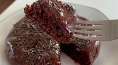 Bolo de brigadeiro na frigideira