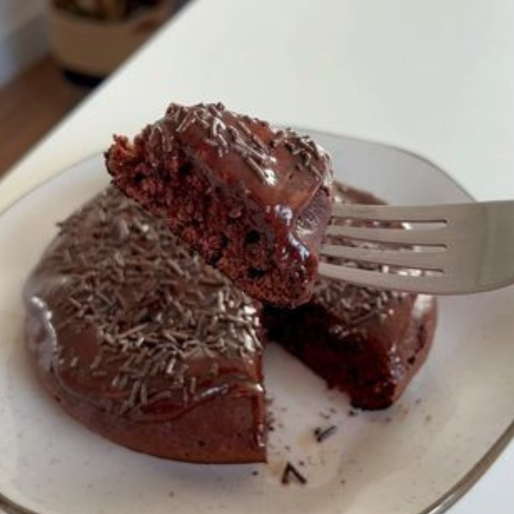 Bolo de brigadeiro na frigideira