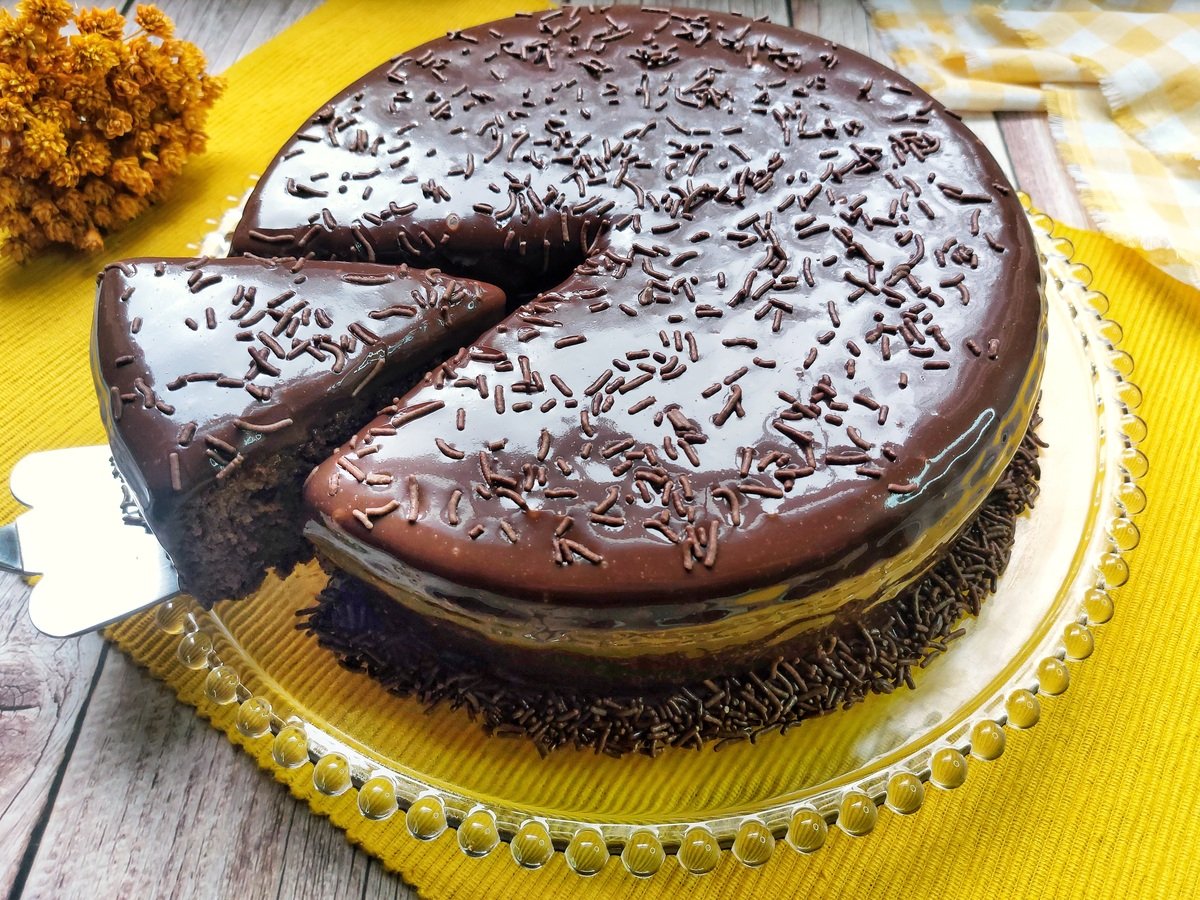 Bolo de brigadeiro simples e rápido