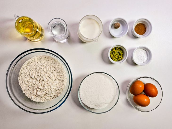 ingredientes para preparo de bolo de cachaça organizados.