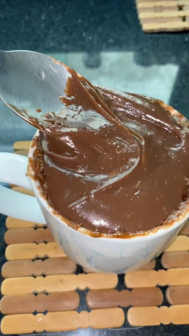 Bolo de caneca com brigadeiro