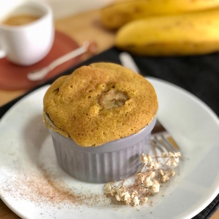 Bolo de caneca de banana