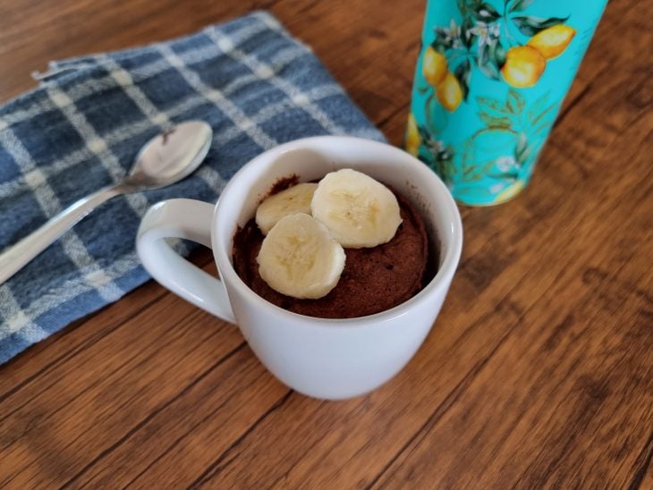 Bolo de caneca de banana fit finalizado.