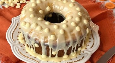 Bolo de cenoura com brigadeiro branco