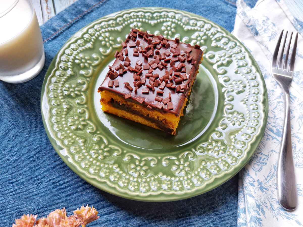 Bolo de cenoura com chocolate fácil