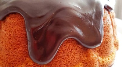 Bolo de cenoura com cobertura de brigadeiro fácil