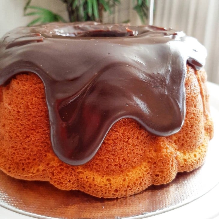 Bolo de cenoura com cobertura de brigadeiro fácil