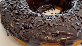 Bolo de cenoura com cobertura de brigadeiro