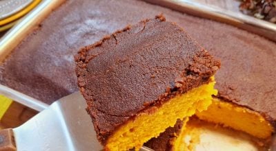 Bolo de cenoura com cobertura de chocolate durinha