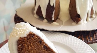 Bolo de cenoura com cobertura de cream cheese