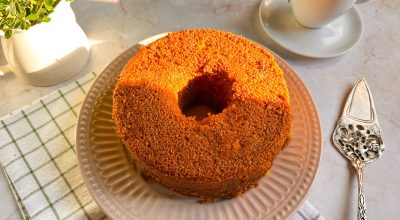 Bolo de cenoura com flocão no liquidificador