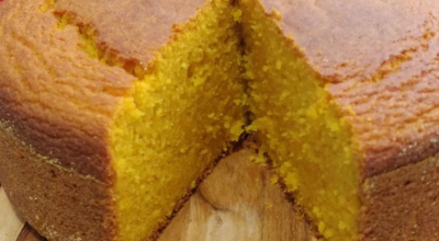 Bolo de cenoura com fubá