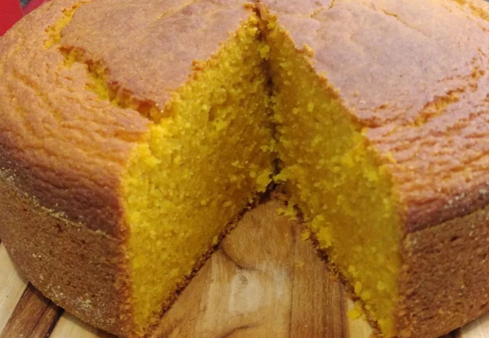 Bolo de cenoura com fubá